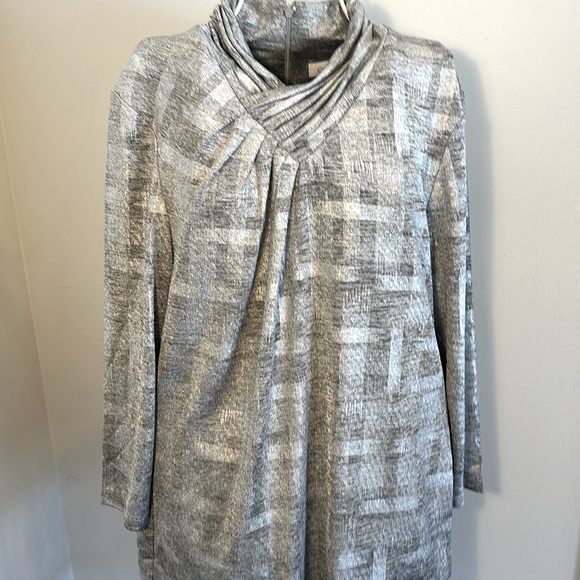 Calvin Klein Tops - Calvin Klein 3/4” sleeve silver top size Medium